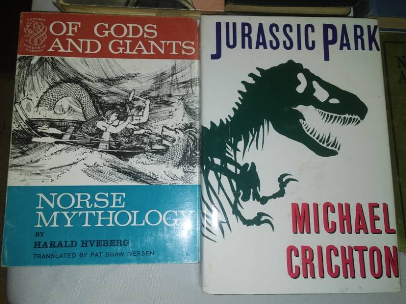 lot 57 image: 13 books Variety  Jurassic Park, Pendragon, A for Andromeda, Common Sense