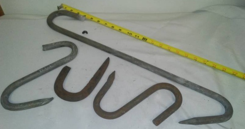 lot 70 image: Variety of Cast and Metal hooks