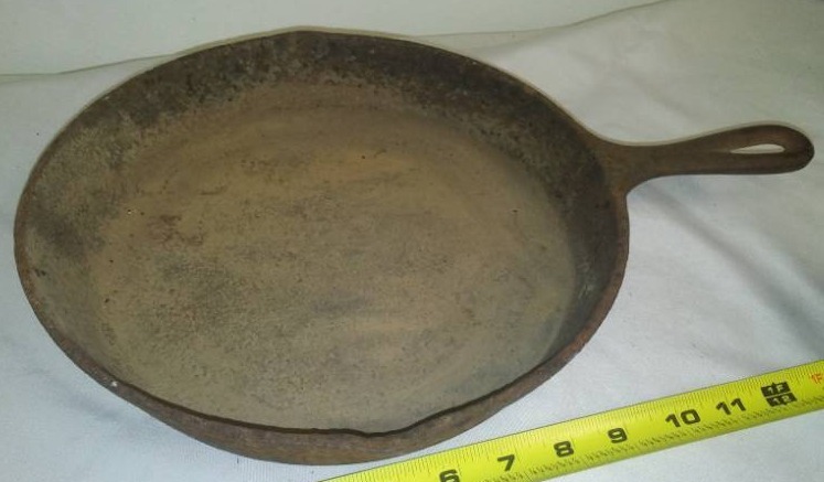 lot 78 image: Cast Iron 10.5 in. frypan,