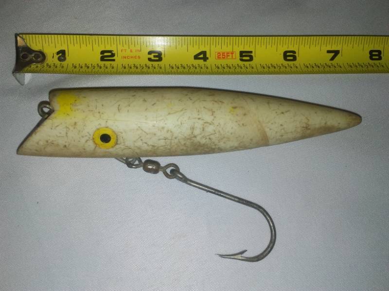 lot 82 image: Vintage Fishing Lure, 7 in. Silver Larvae