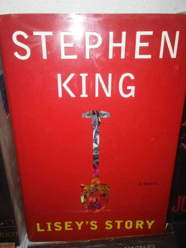 lot 100 image: 11 hardcover books Stephen King, Dean Koontz, Sandford, Star Wars and more. Excellent.