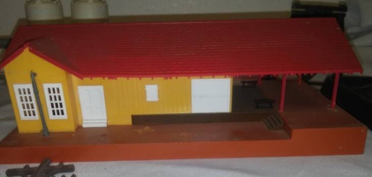 lot 108 image: Model railroading accessories. Grovemont station and more.