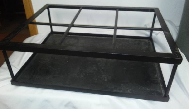 lot 119 image: Solid metal stand and great.  25 x 18 x 8