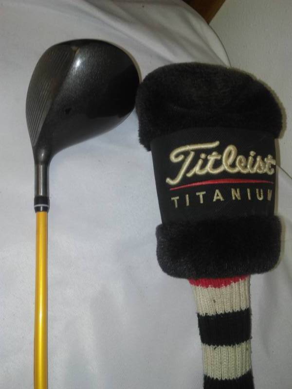 lot 122 image: Golf driver Titleist titanium 975D 9.5 degree, graphite proforce 65 gold