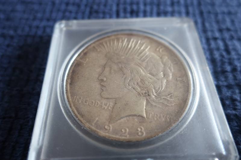 lot 402 image: 1923 Peace Dollar