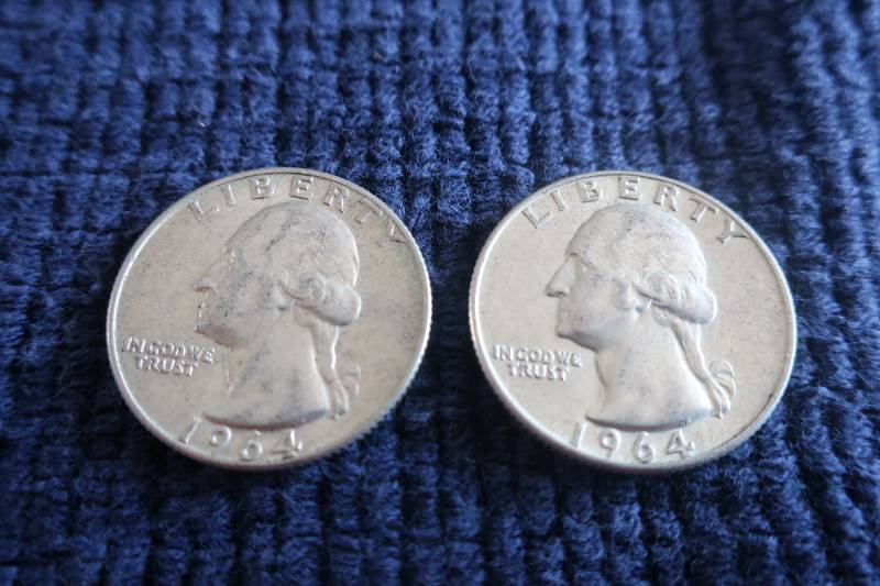 lot 405 image: 2 1964 D Quarters - 90% Silver
