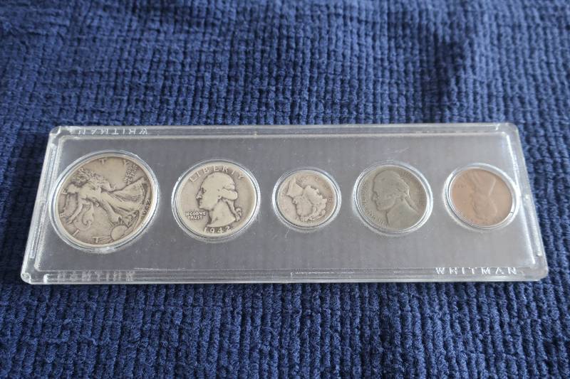 lot 406 image: 1942 Circulated Coin Set in Hard Case