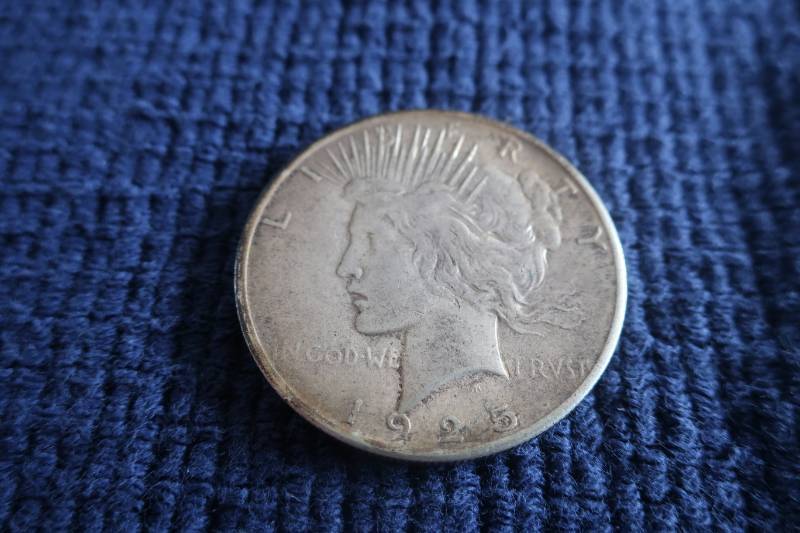 lot 409 image: 1925 Peace Dollar