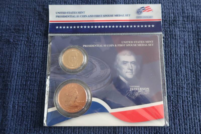 lot 424 image: Presidential Dollar & Spouse Medallion Set - Jefferson