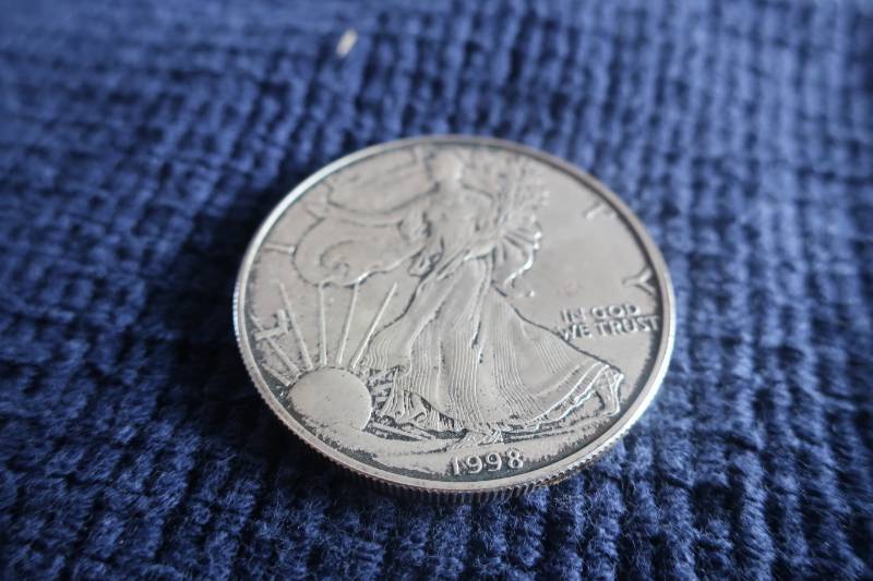 lot 422 image: 1998 Silver Eagle Dollar - 1 Oz. Fine Silver
