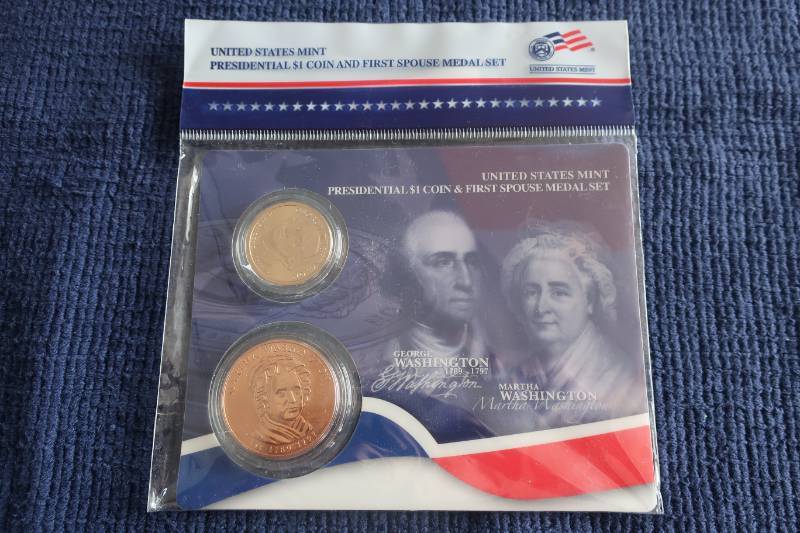 lot 423 image: Presidential Dollar & Spouse Medallion Set - Washington