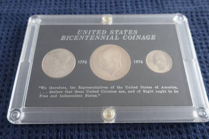 lot 431 image: Bicentennial Coin Set in Hard Case