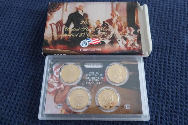 lot 438 image: 2007 Presidential Dollars Proof Set