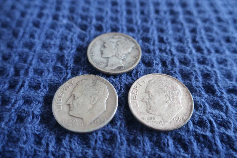 lot 455 image: 3 Silver Dimes