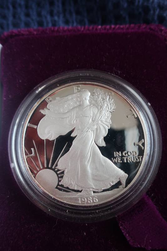 lot 465 image: 1986 Silver Eagle 1 Oz. Fine Silver Proof Coin - First Year