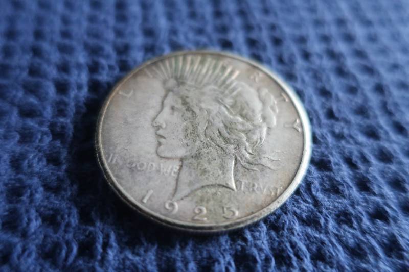 lot 471 image: 1925 S Peace Dollar