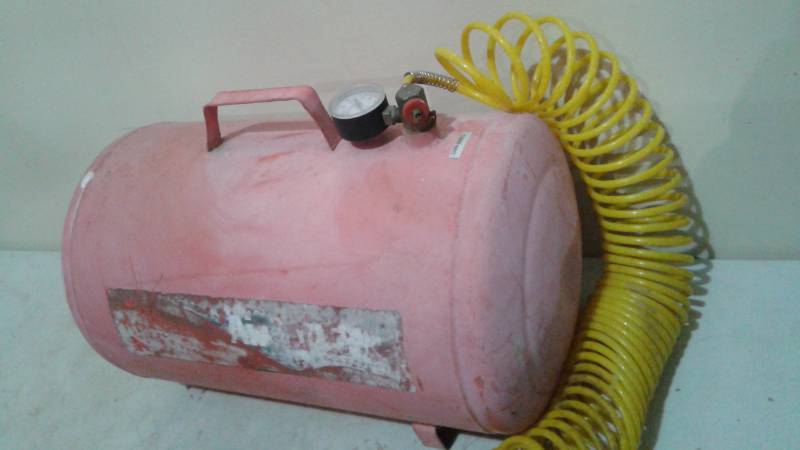 lot 31 image: Portable Air Tank, Used, Works