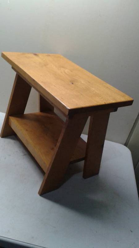 lot 25 image: Small Wood Step Stool