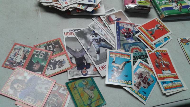 lot 60 image: Lot Of Baseball And Sports Cards