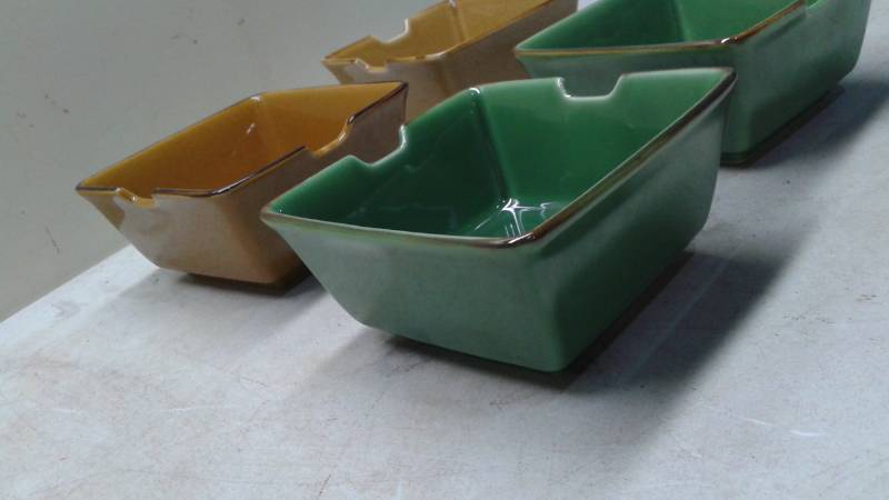 lot 71 image: Pottery Barn Noodle Bowls And Fiestaware Bowl