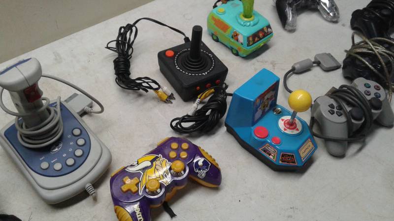 lot 63 image: Lot Of Controllers And Plug And Play, Untested