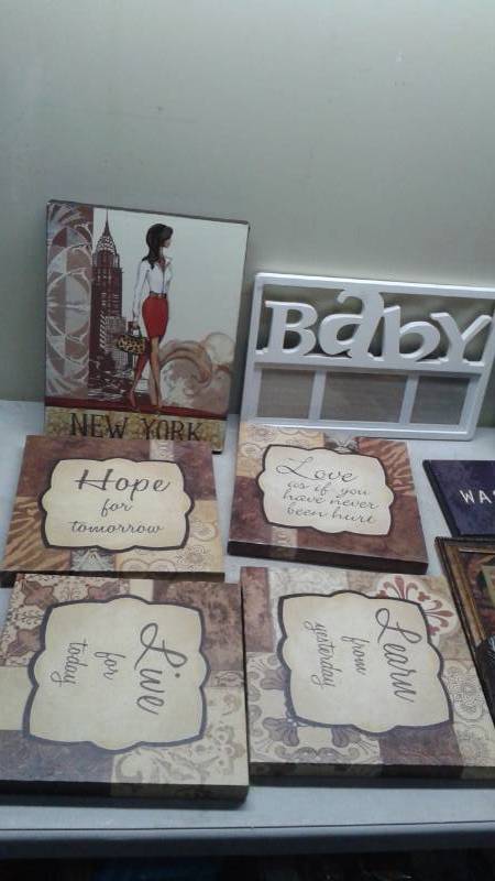 lot 75 image: Lot Of Home Decor, Pictures