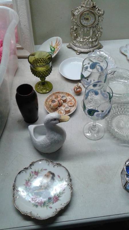 lot 81 image: Bin With Collectibles, Glassware