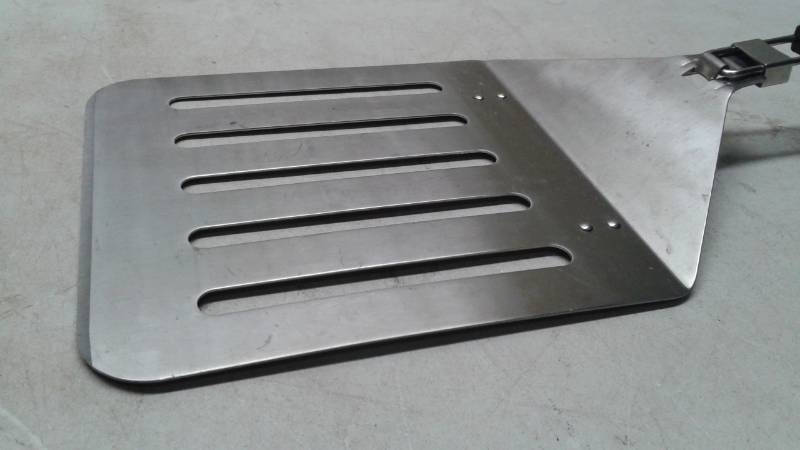lot 84 image: Very Large Grill Spatula, Folds, Unused