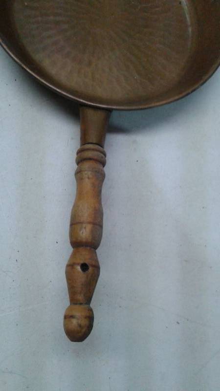 lot 104 image: Lot Of Three Copper Style Wall Decor Pans