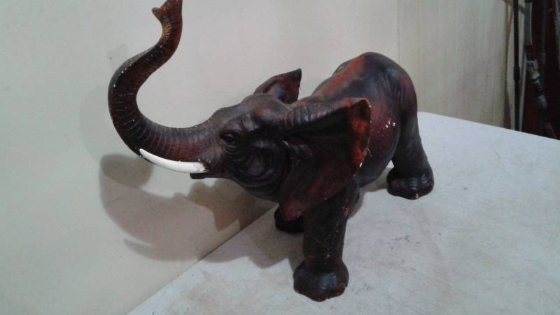 lot 112 image: 24 Elephant Used, Some Wear, Missing Tusk