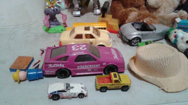 lot 117 image: Bucket With Some Cars And Toys