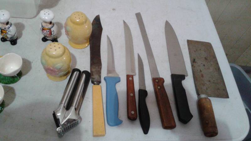 lot 129 image: Lot Of Knives And Salt And Pepper Shakers, Used, Show Wear