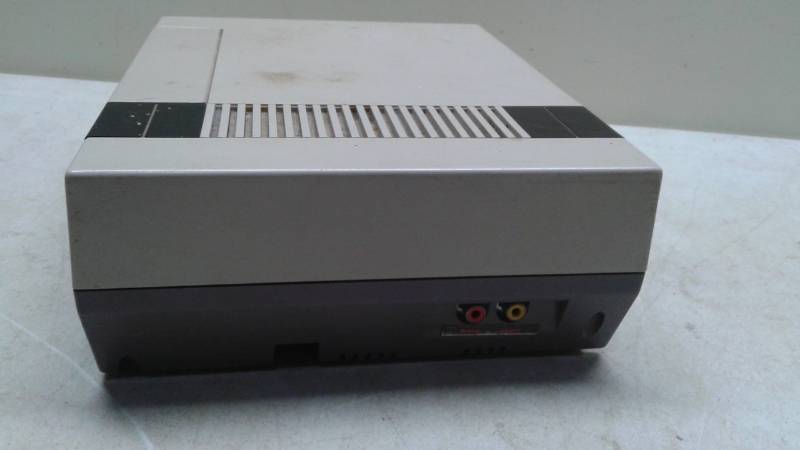 lot 138 image: Vintage NES Nintendo Entertainment Center Video Game Console Only, No Cords, Untested