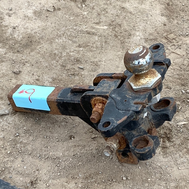 lot 9 image: Equalizer Tow Hitch