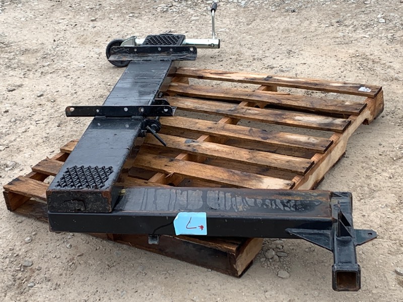 lot 7 image: Receiver-Mount Leaf-Vac Swing-Arm Mount