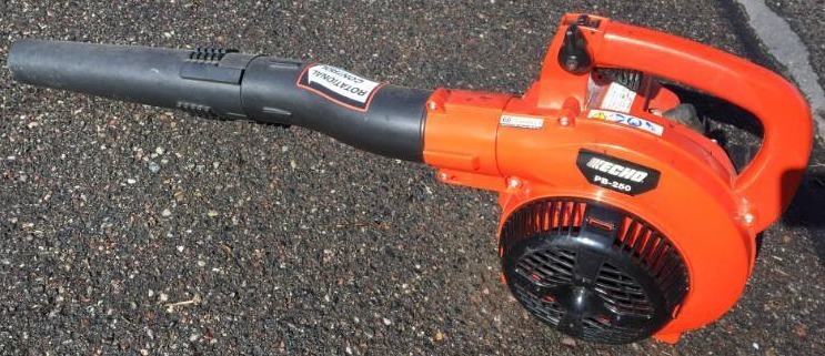 lot 9 image: Leaf Blower