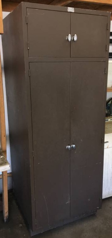 lot 13 image: Cabinet