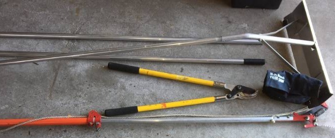 lot 22 image: Yard Tools
