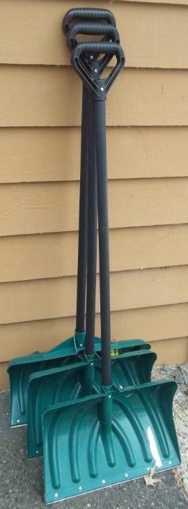 lot 72 image: Snow Shovels