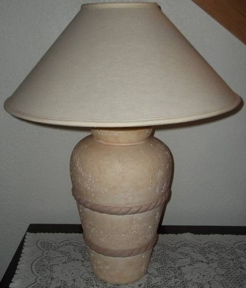 lot 101 image: Unique Lamp