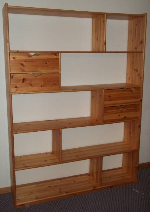 lot 107 image: DisplayStorage Shelf