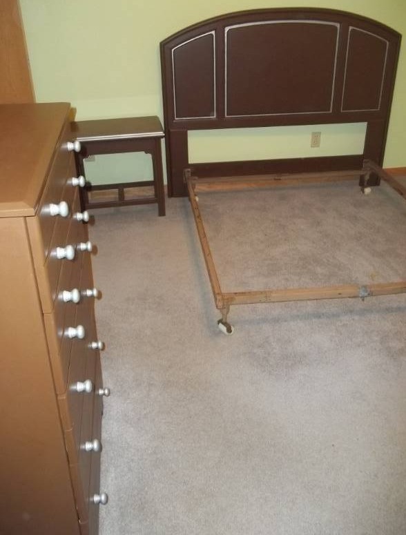 lot 148 image: Bedroom Set