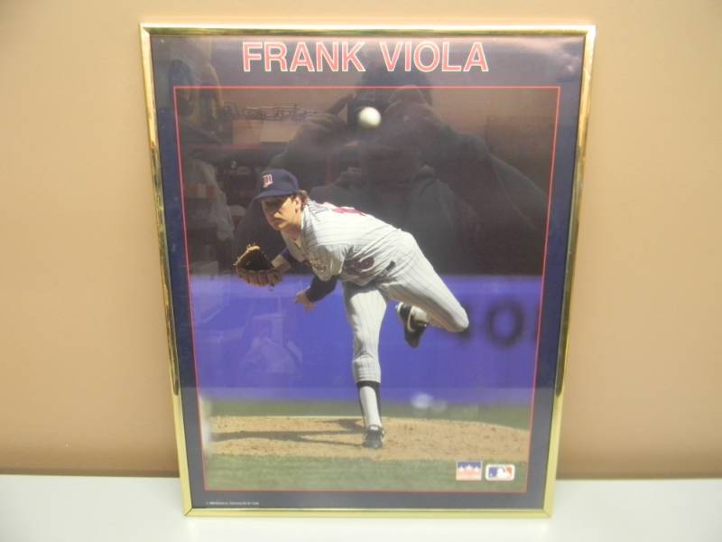 lot 23 image: VINTAGE 1988 FRANK VIOLA MLB STARLINE FRAMED PRINT - APPROX 16 BY 20 SEE PICTURES