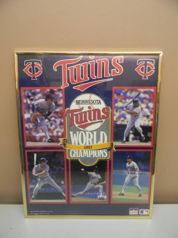 lot 28 image: VINTAGE 1988 MLB STARLINE 1987 MINNESOTA TWINS WORLD CHAMPIONS FRAMED PRINT - APPROX 16 BY 20 - SEE PICTURES