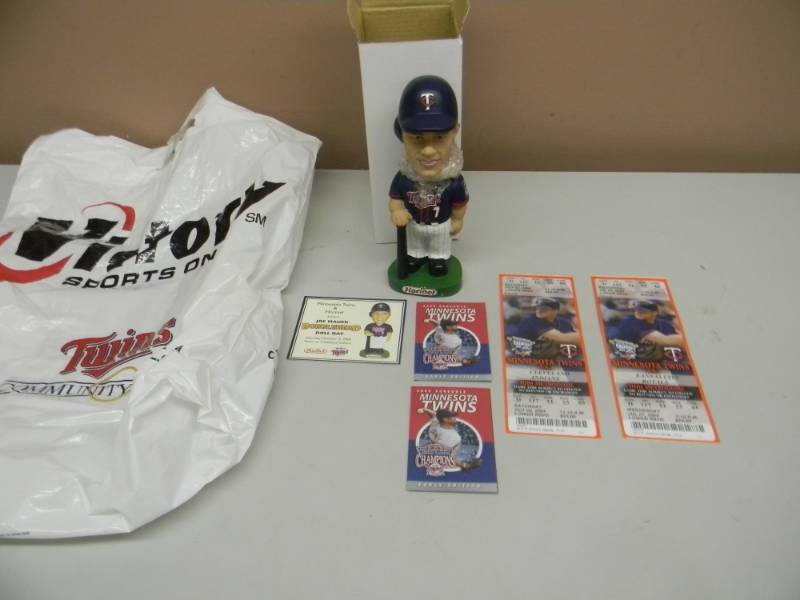 lot 33 image: JOE MAUER BOBBLEHEAD OCT. 2ND 2004 - NEW IN BOX - SEE PICTURES