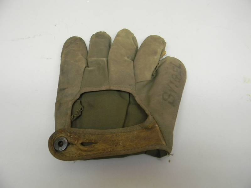 lot 44 image: VINTAGE GENUINE LEATHER CANVAS BACK  MLITARY BASEBALL GLOVE - 1900s - GOOD CONDITION FOR ITS AGE - SEE PICTURES