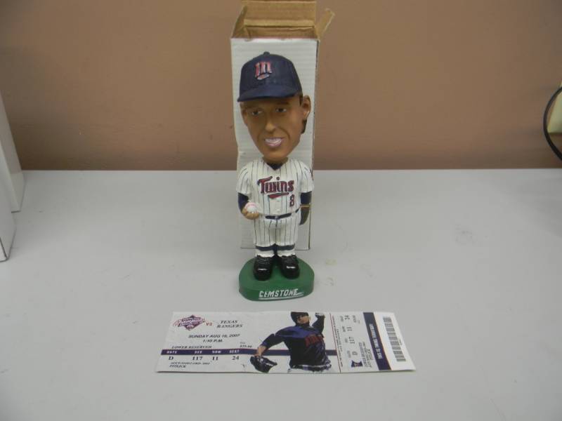 lot 54 image: GARY GAETTI MINNESOTA TWINS BOBBLEHEAD - NEW IN BOX - AWESOME - SEE PICTURES