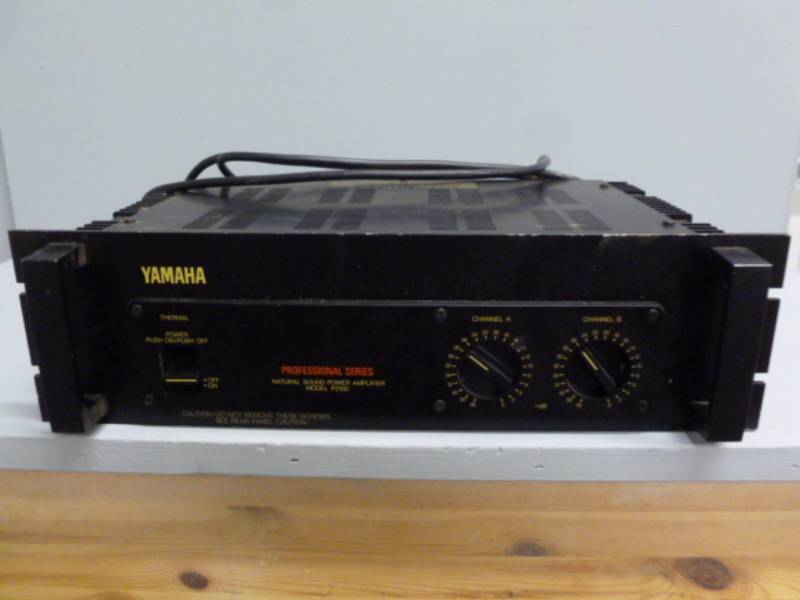 lot 1 image: Yamaha Power Amplifier