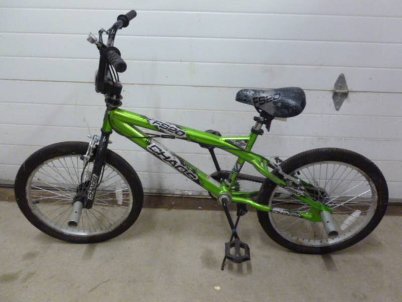 lot 10 image: Boys Bike