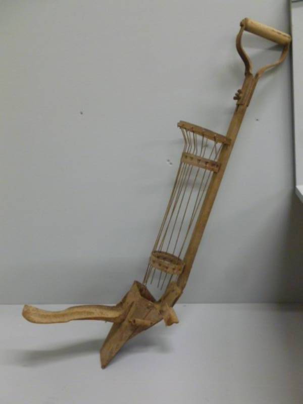 lot 11 image: Antique Planter